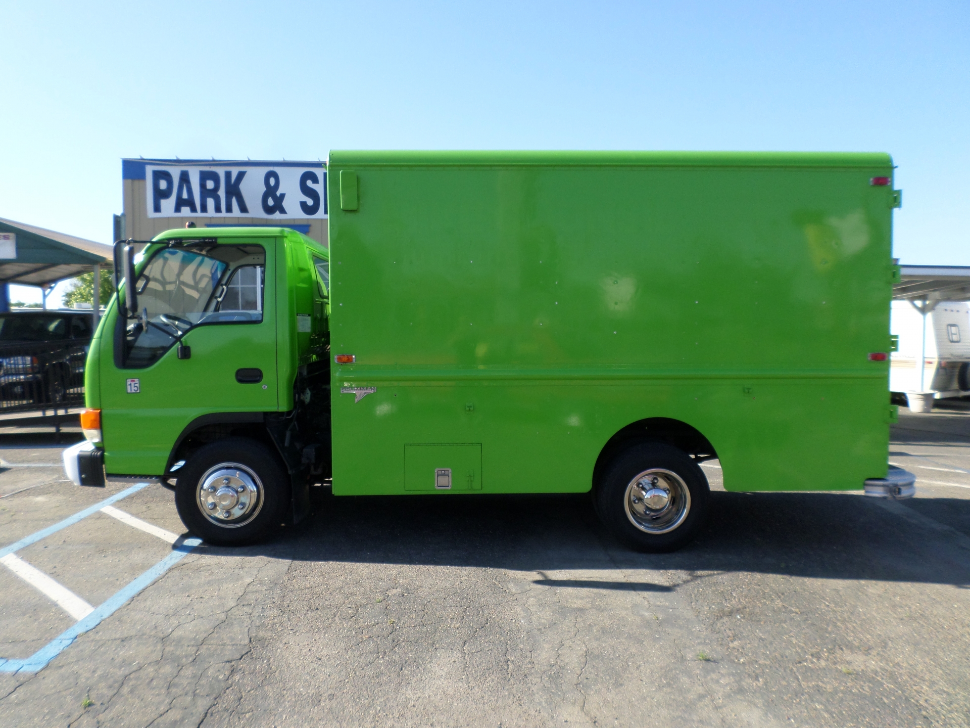 Commercial equipment for sale: 1999 Isuzu Box Truck Diesel in Lodi