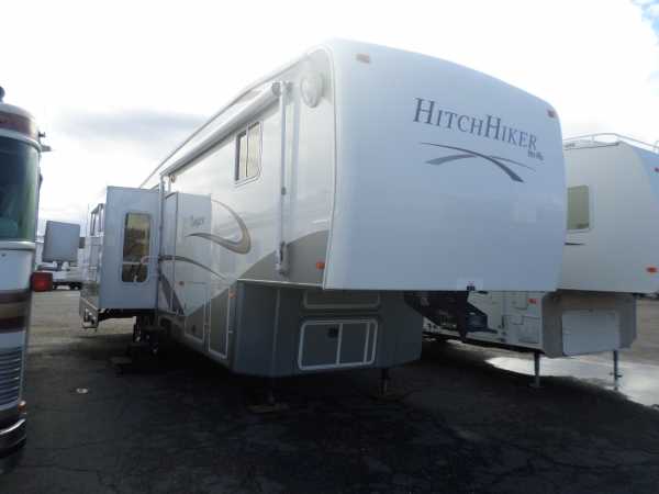 2008 NuWa Hitchiker Champagne CKRD 37 ft FIfth Wheel