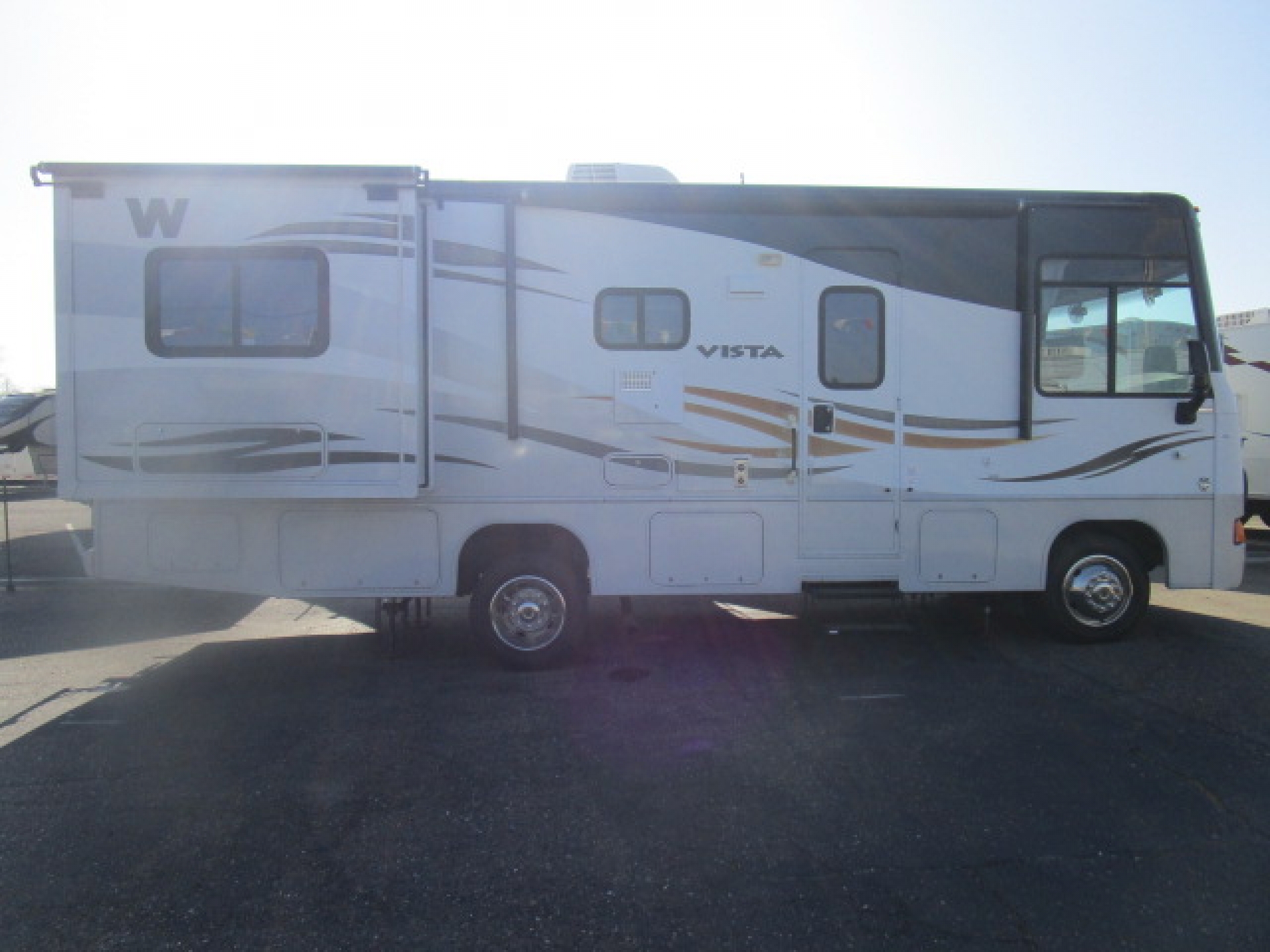 RV for sale 2003 Winnebago Adventurer Class A Motorhome 32' in Lodi