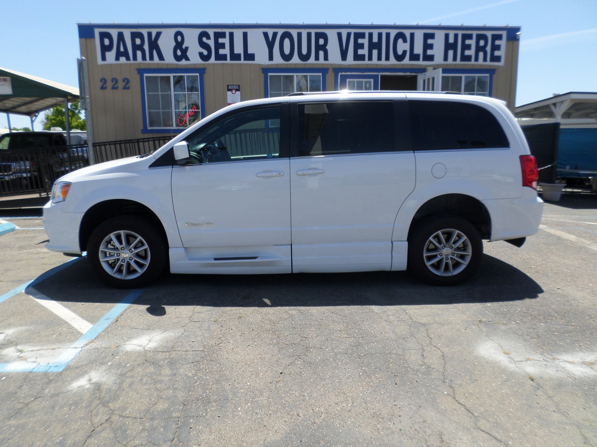 2018 Dodge Grand Caravan Side Ramp Mobility Van