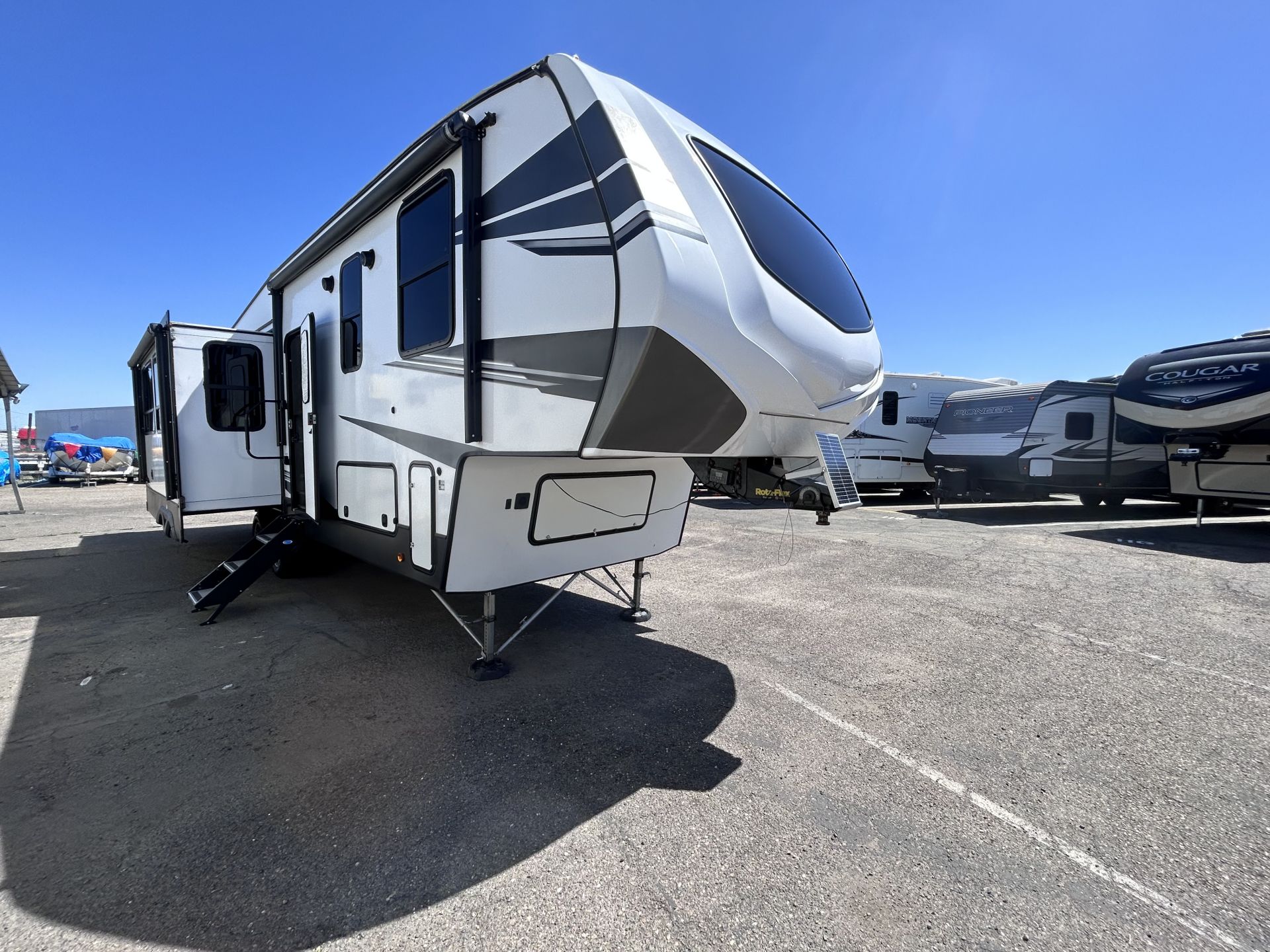 RV for sale: 2021 Dutchman Astoria 2993RLF 34' in Lodi Stockton CA ...