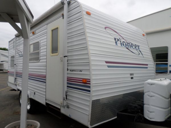 2003 Fleetwood Pioneer 19ft