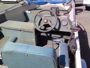 1998 Crestliner Aluminum Fishing Boat Photo 4