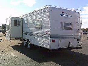 1998 Sunnybrook 26CKS Lite Aluminum Travel Trailer Photo 2