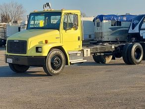 2000 Freightliner FL70 Truck Photo 2