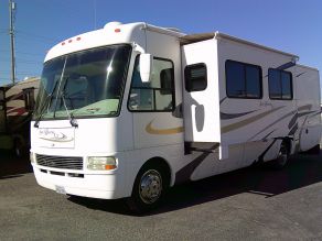 2005 National Sea Breeze LX M- 8341 Motorhome Photo 2