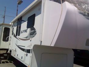 2011 Keystone Alpine 3450RL Photo 2