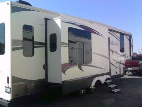 2016 Evergreen Bayhill 295RL Fifth Wheel Trailer Photo 3