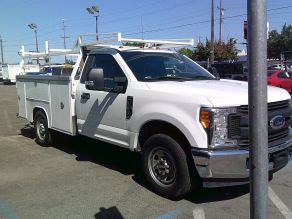 2017 Ford F-350 Gas Utility Truck Photo 2