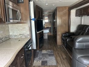 2017 Thor Miramar 34 1 Class A Motorhome Photo 3