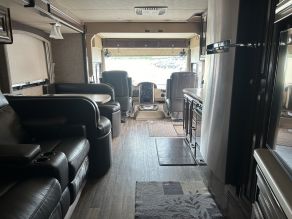 2017 Thor Miramar 34 1 Class A Motorhome Photo 4