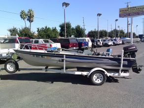 1998 Crestliner Aluminum Fishing Boat  16'