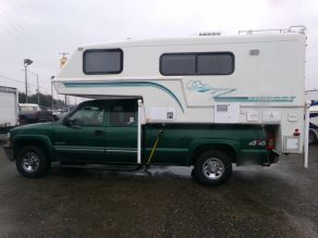 1999 Bigfoot Cabover Camper Chevy Silverado 2500 LB 4X4 Ext Cab  8.5'