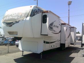 2011 Keystone Alpine 3450RL Photo 1